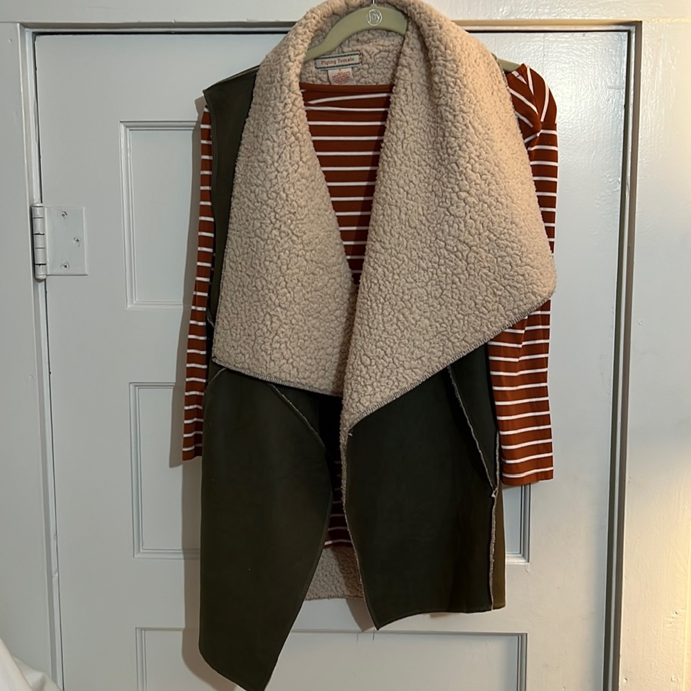 vest - Picture 2 of 5